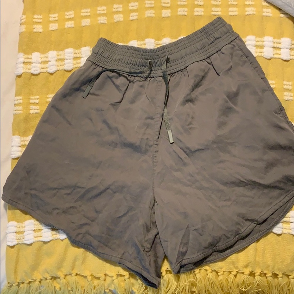 Lululemon Feeling Femme Shorts Army green 5.5"